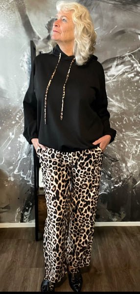 Fashion trends panter print broek