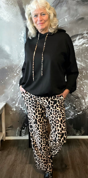 Fashion trends panter print broek
