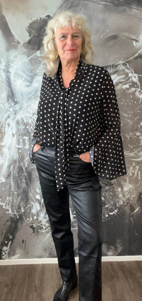 Fashion trends stippenblouse
