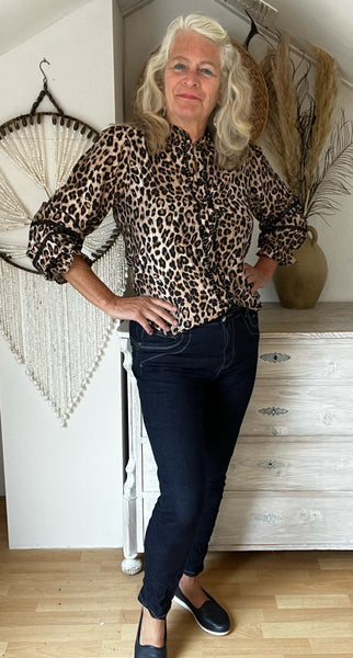 Ladyqlo Blouse met leopard print